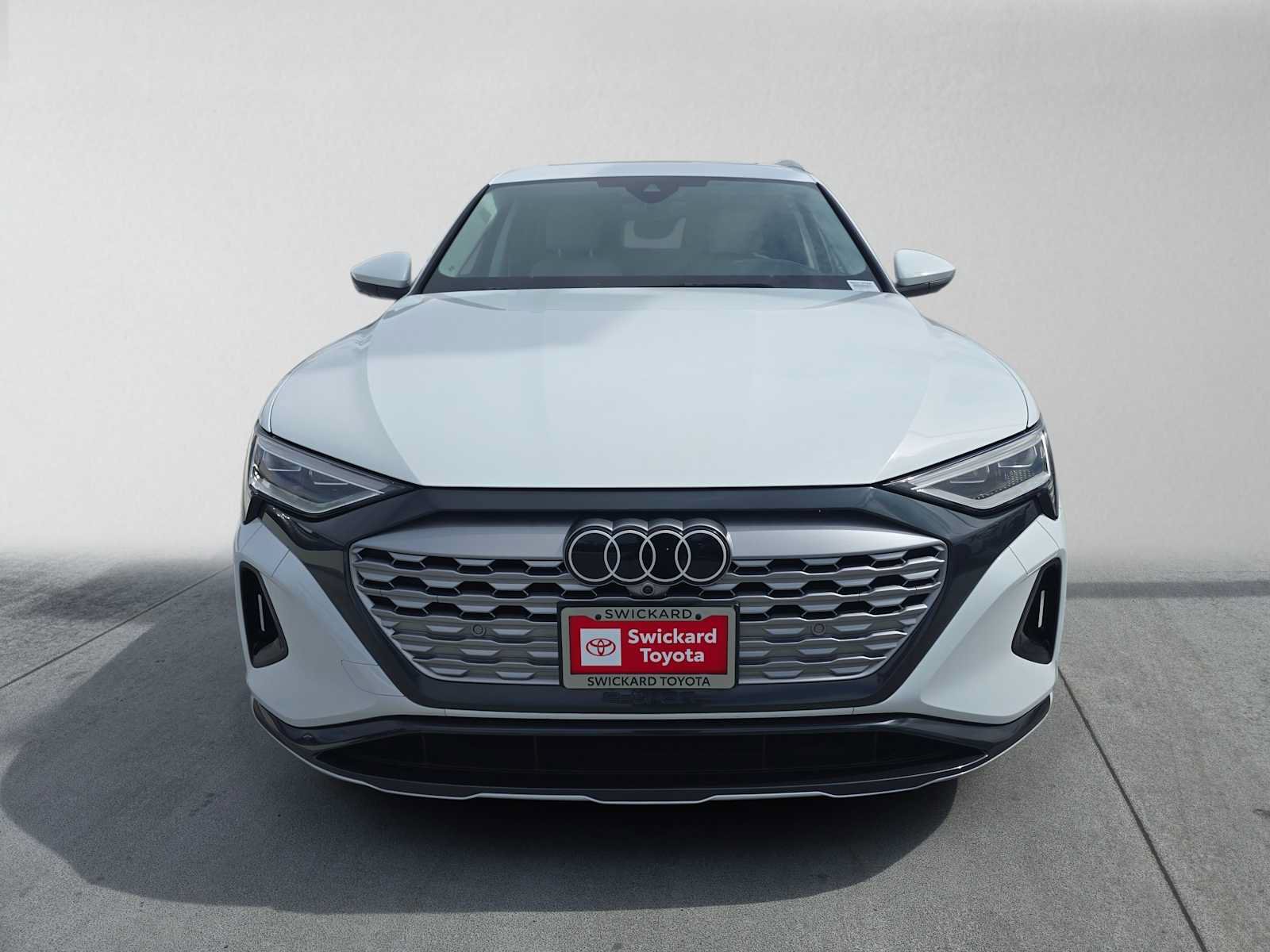 Used 2024 Audi Q8 e-tron Premium Plus w/ Premium Plus Package AWD/4WD image 8