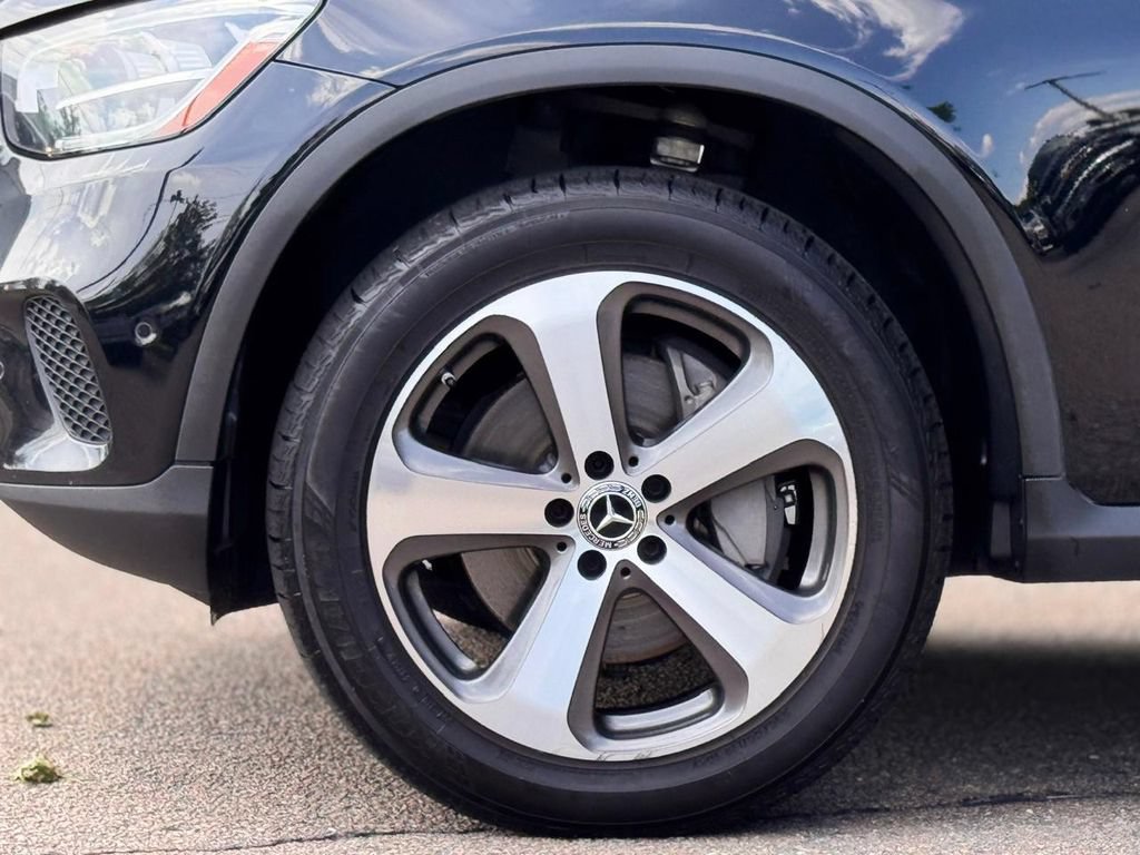 Used 2021 Mercedes-Benz GLC 300 4MATIC image 11