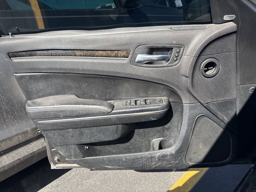 Used 2016 Chrysler 300 C image 9