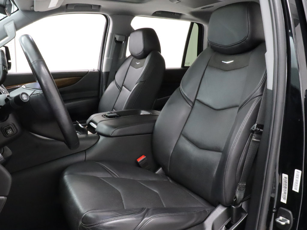 Used 2020 Cadillac Escalade Luxury w/ Escalade Sport Edition RWD image 10