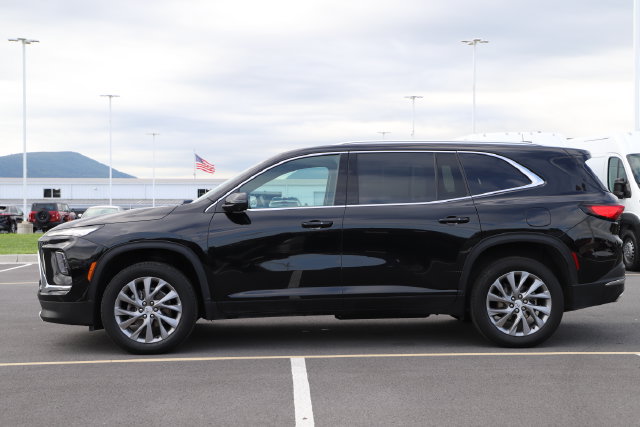 Used 2025 Buick Enclave Preferred AWD/4WD image 2