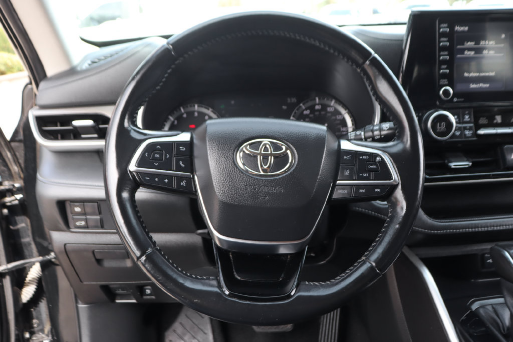 Used 2021 Toyota Highlander XLE AWD/4WD image 22