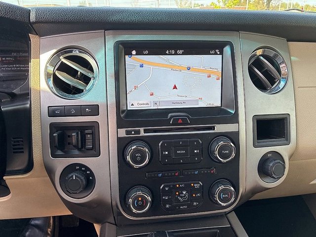 Used 2017 Ford Expedition XLT w/ Equipment Group 202A AWD/4WD image 30