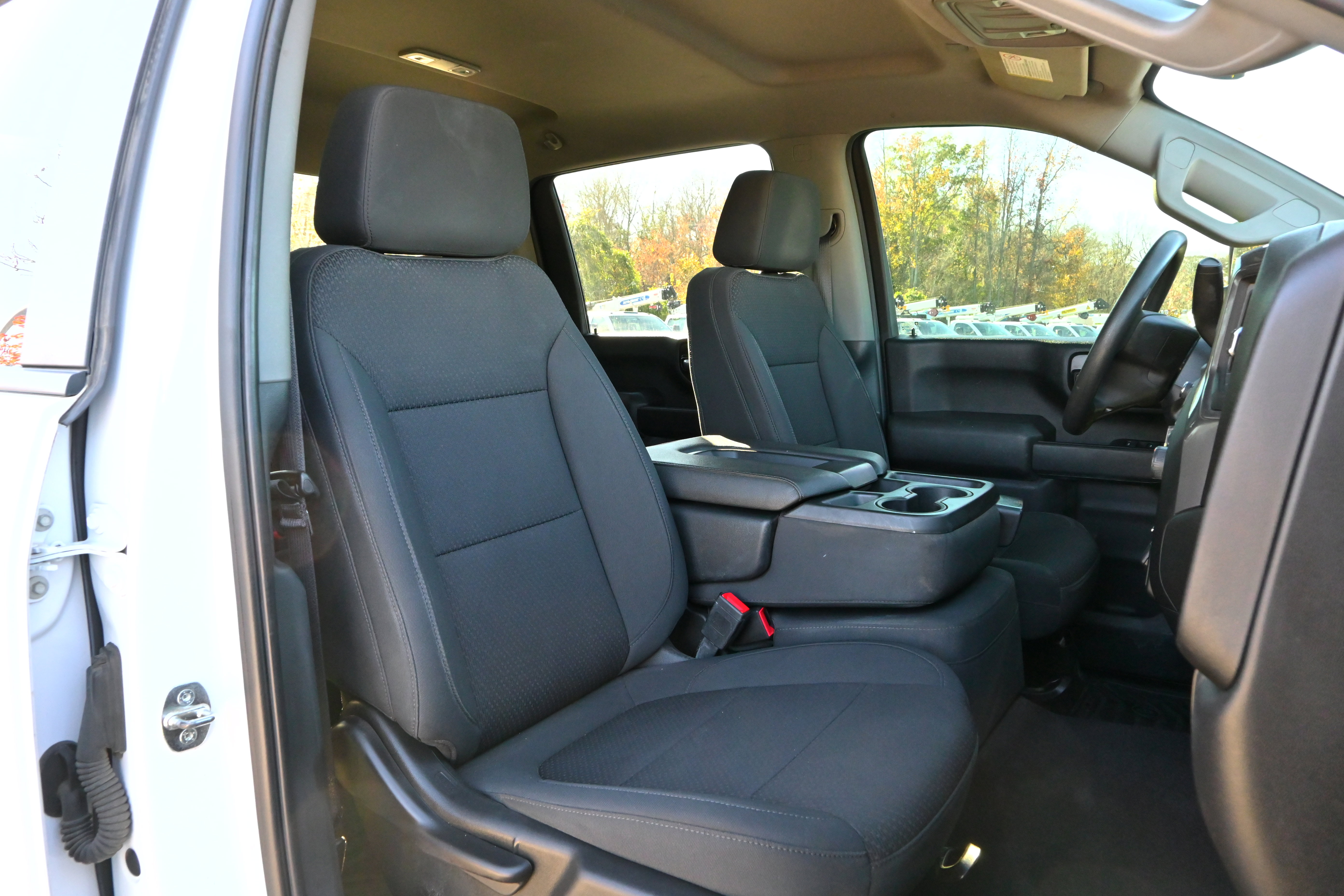 Used 2022 Chevrolet Silverado 2500 Custom w/ Custom Value Package image 9