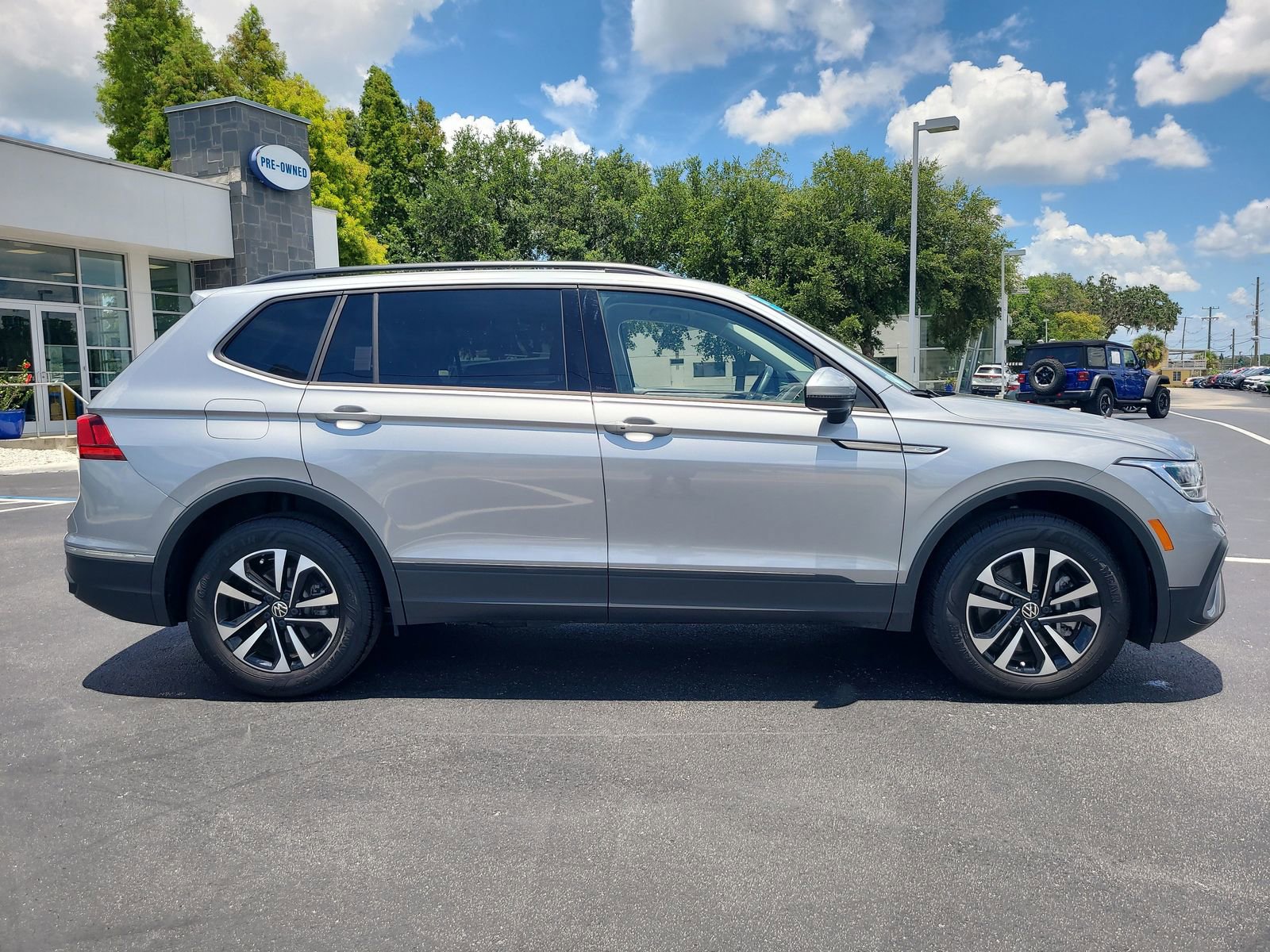 Used 2024 Volkswagen Tiguan S image 5