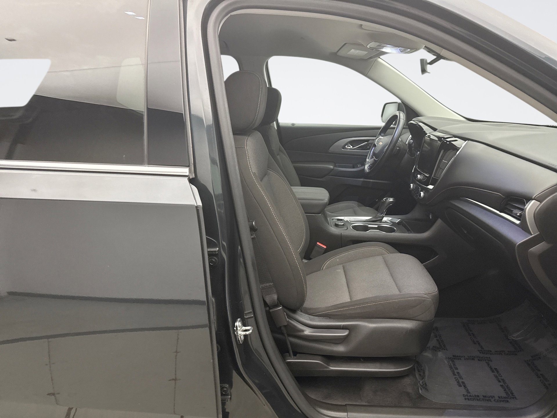 Used 2020 Chevrolet Traverse LT image 16