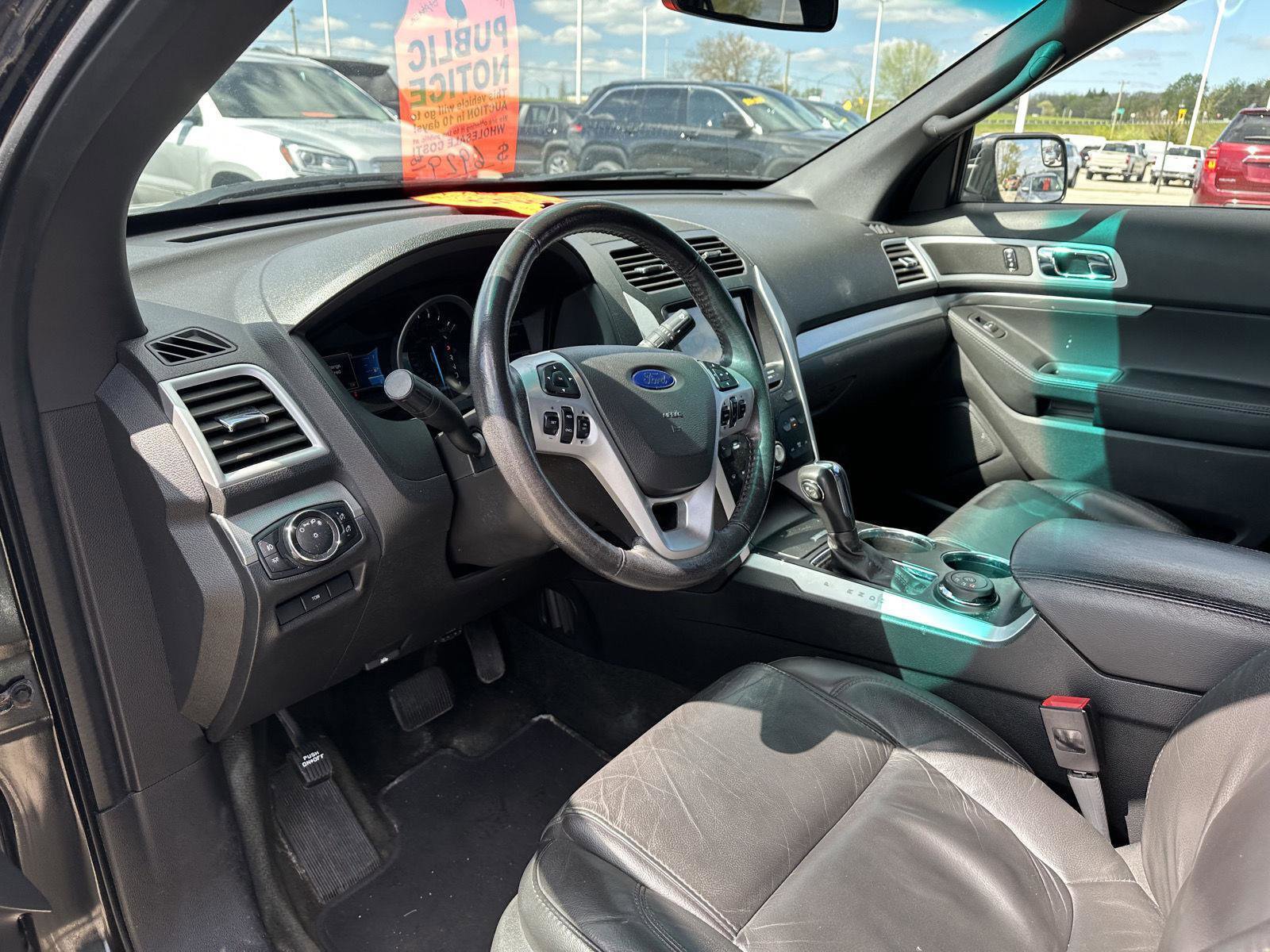 Used 2014 Ford Explorer XLT w/ Equipment Group 202A AWD/4WD image 19