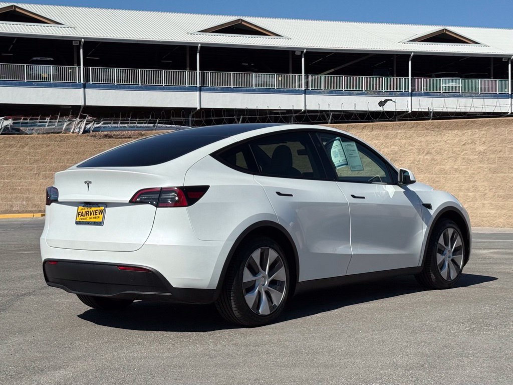 Used 2023 Tesla Model Y 2WD image 3
