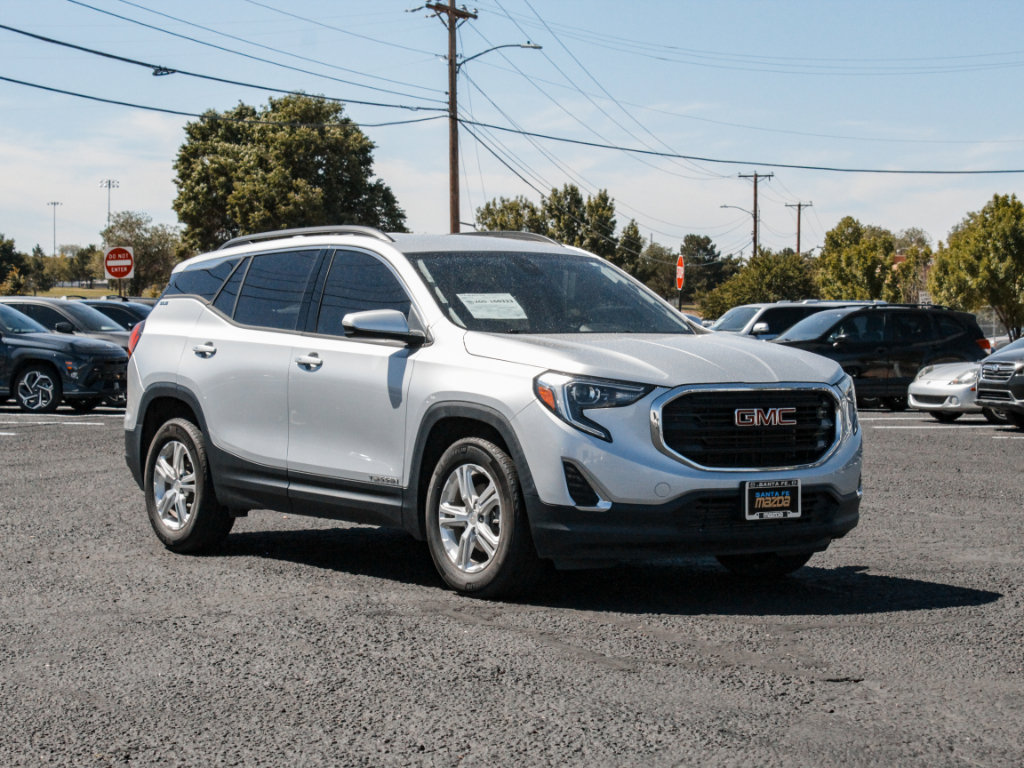 Used 2020 GMC Terrain SLE w/ Driver Convenience Package FWD image 3