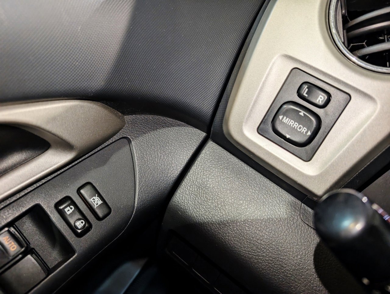 Used 2009 Toyota Matrix S image 37