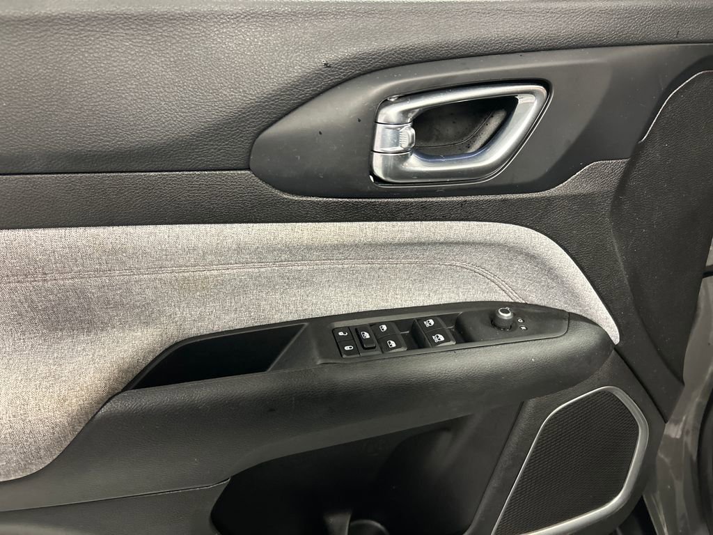 Used 2024 Jeep Compass Latitude image 13