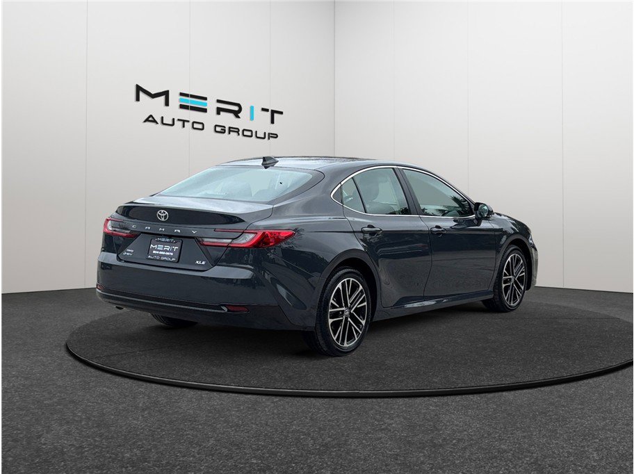 Used 2025 Toyota Camry XLE image 9