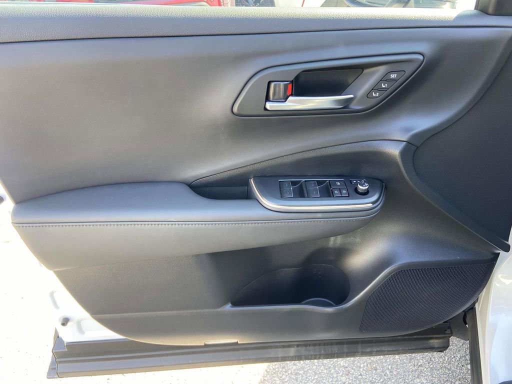 Used 2023 Toyota Crown Limited image 12