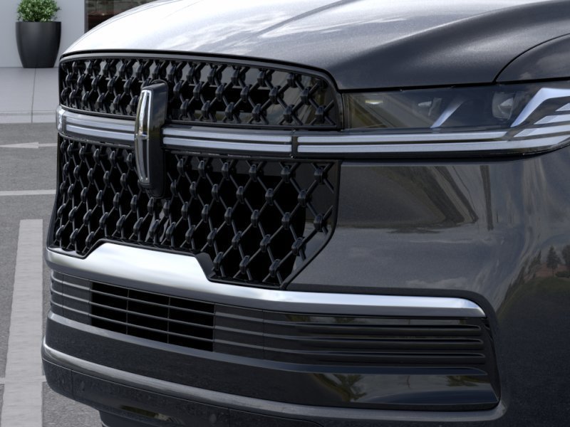 New 2026 Lincoln Navigator Reserve w/ Jet Appearance Package AWD/4WD image 17