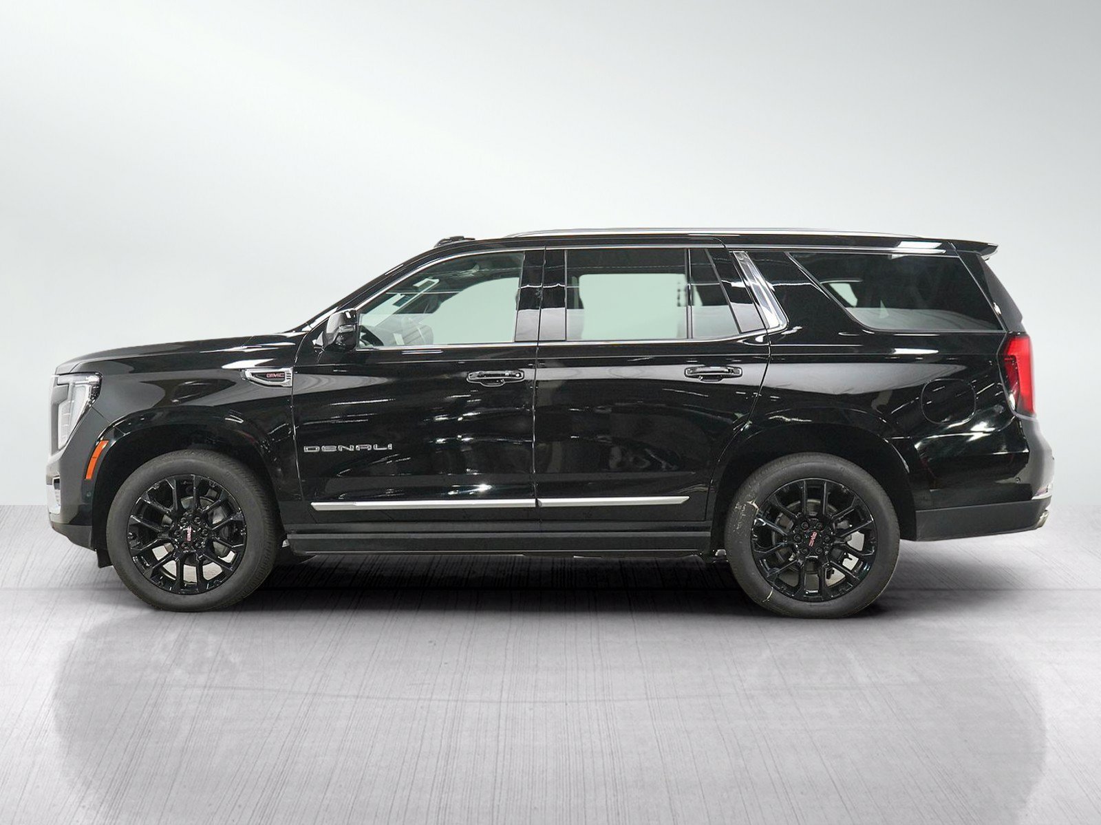 Used 2025 GMC Yukon Denali w/ Denali Reserve Package AWD/4WD image 2