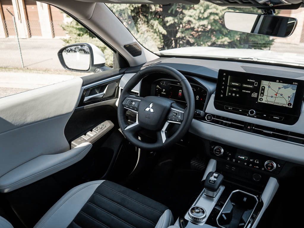 New 2026 Mitsubishi Outlander SE image 14