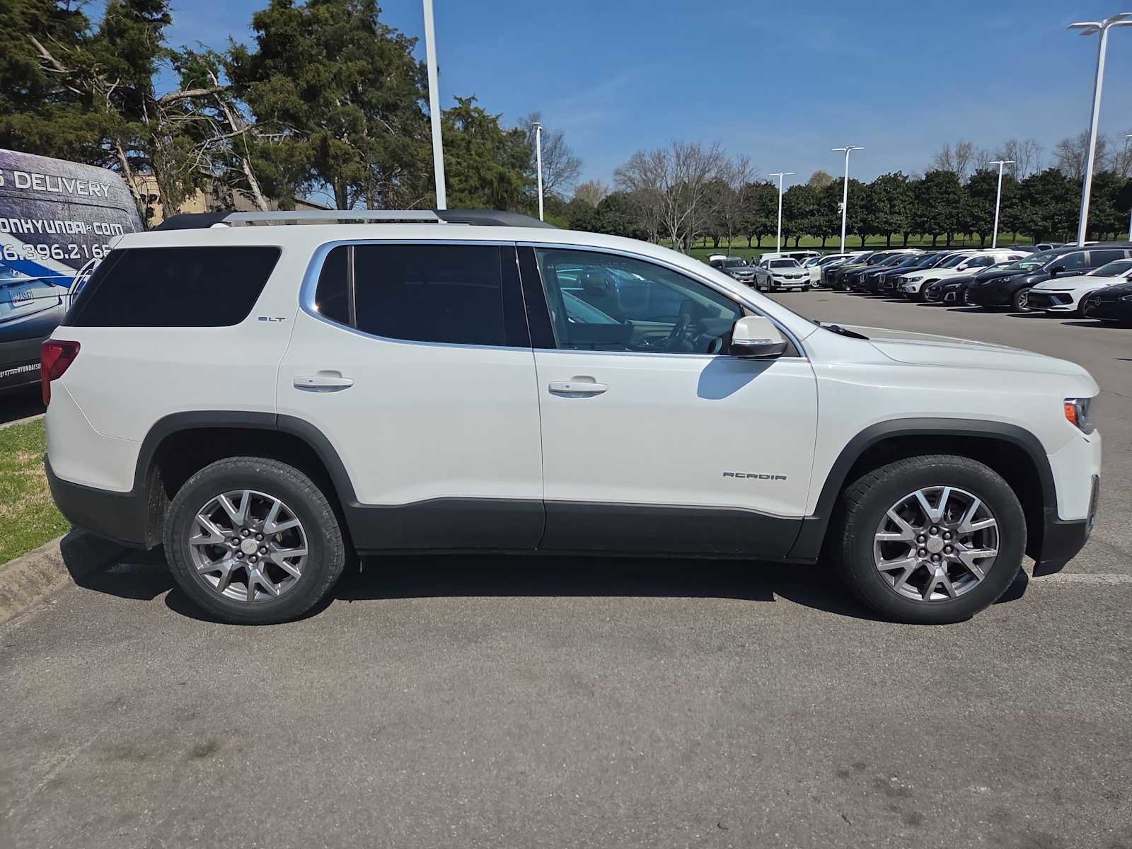 Used 2021 GMC Acadia SLT image 3