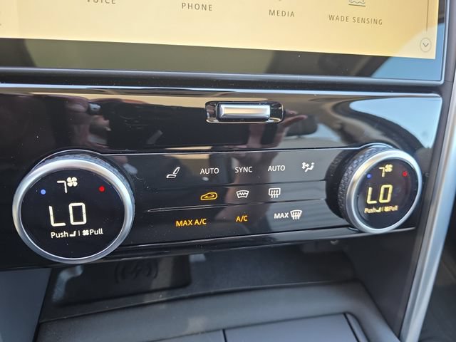 New 2026 Land Rover Discovery Limited Edition AWD/4WD image 17