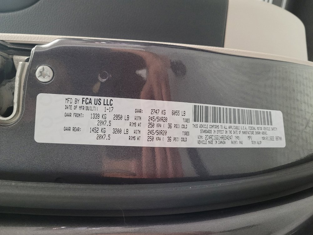 Used 2017 Chrysler Pacifica Limited w/ UConnect Theater Package FWD image 33