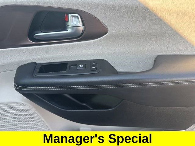 Used 2023 Chrysler Voyager LX FWD image 38