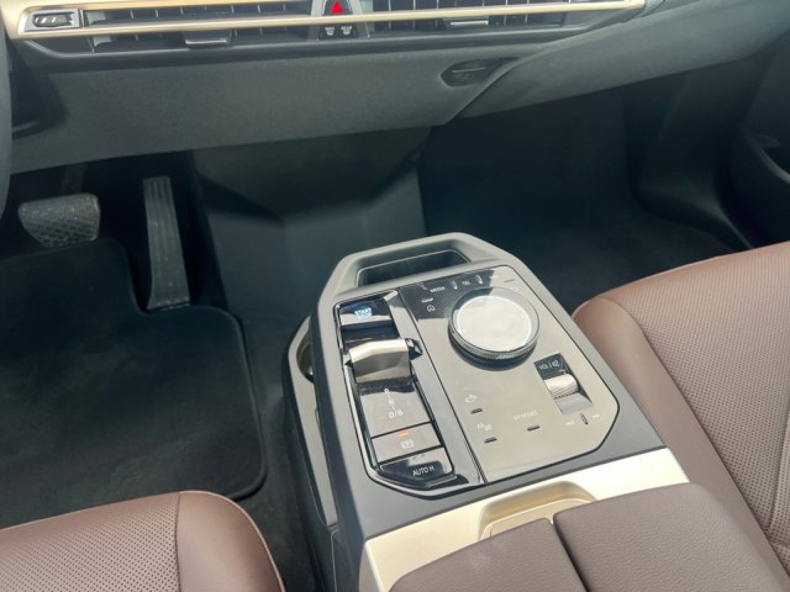 Used 2025 BMW iX xDrive50 image 14