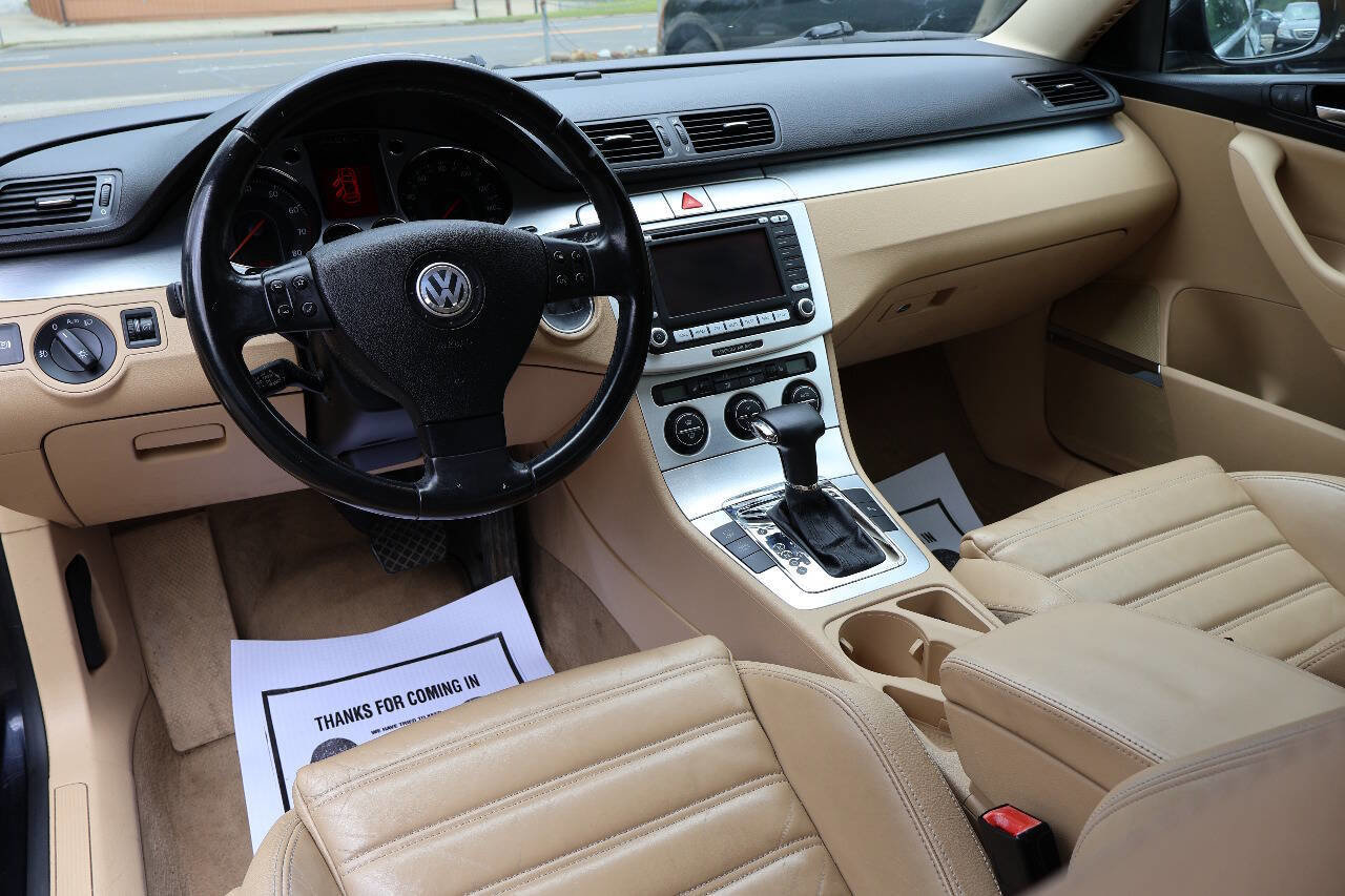 Used 2008 Volkswagen Passat VR6 FWD image 16