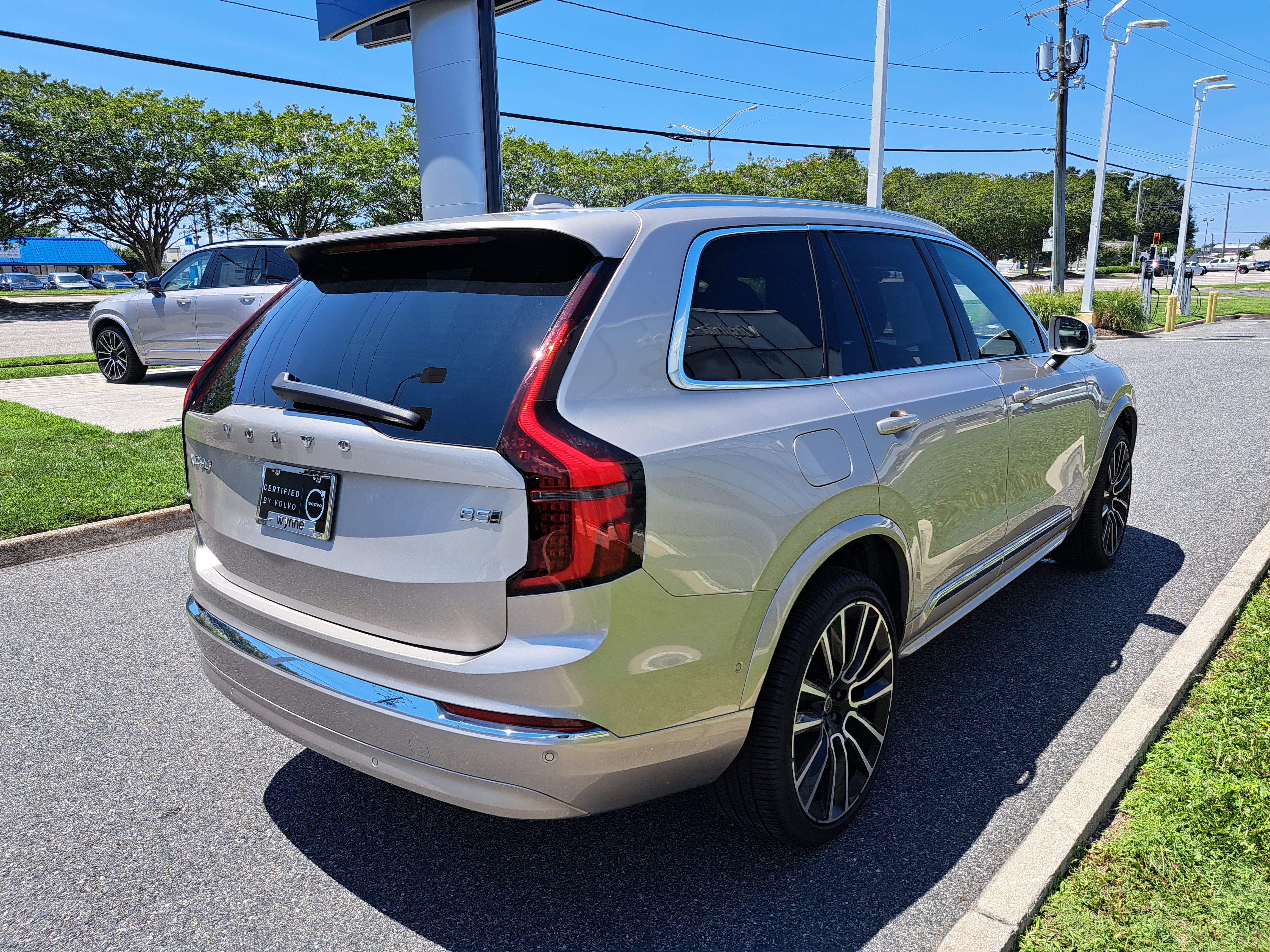 New 2025 Volvo XC90 B5 Plus AWD/4WD image 5