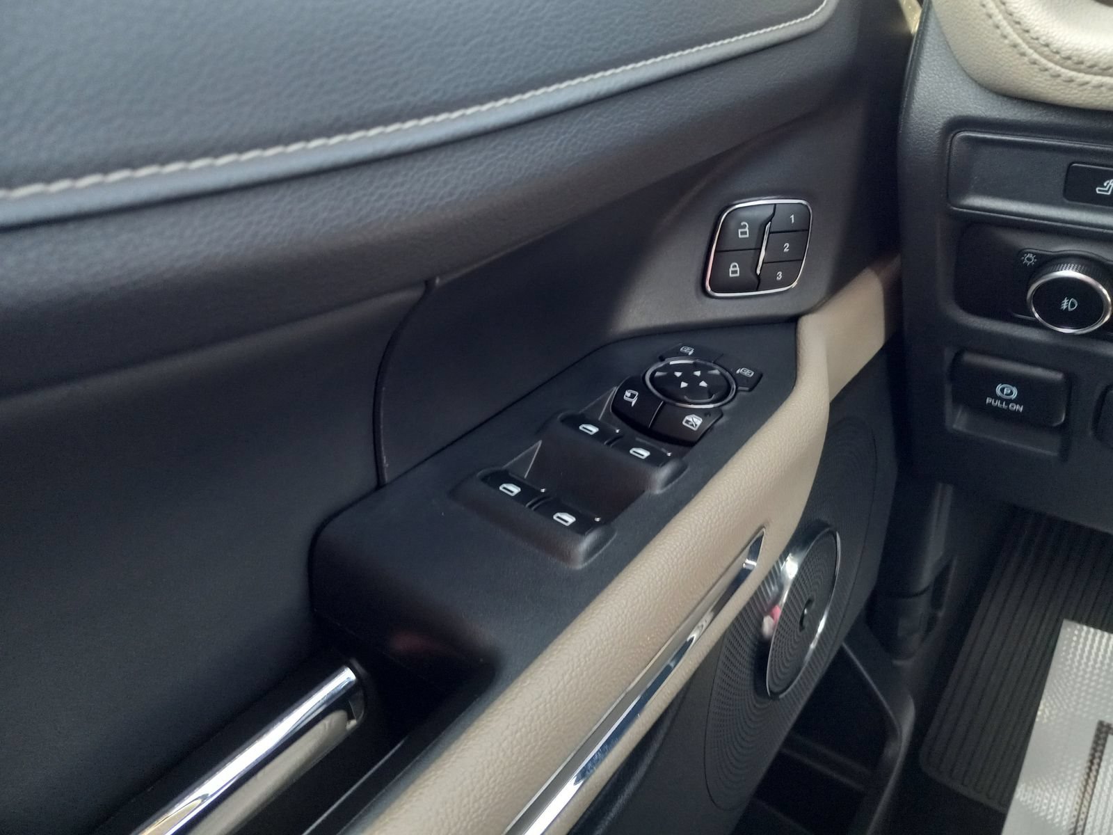 Used 2023 Ford Expedition Limited AWD/4WD image 31