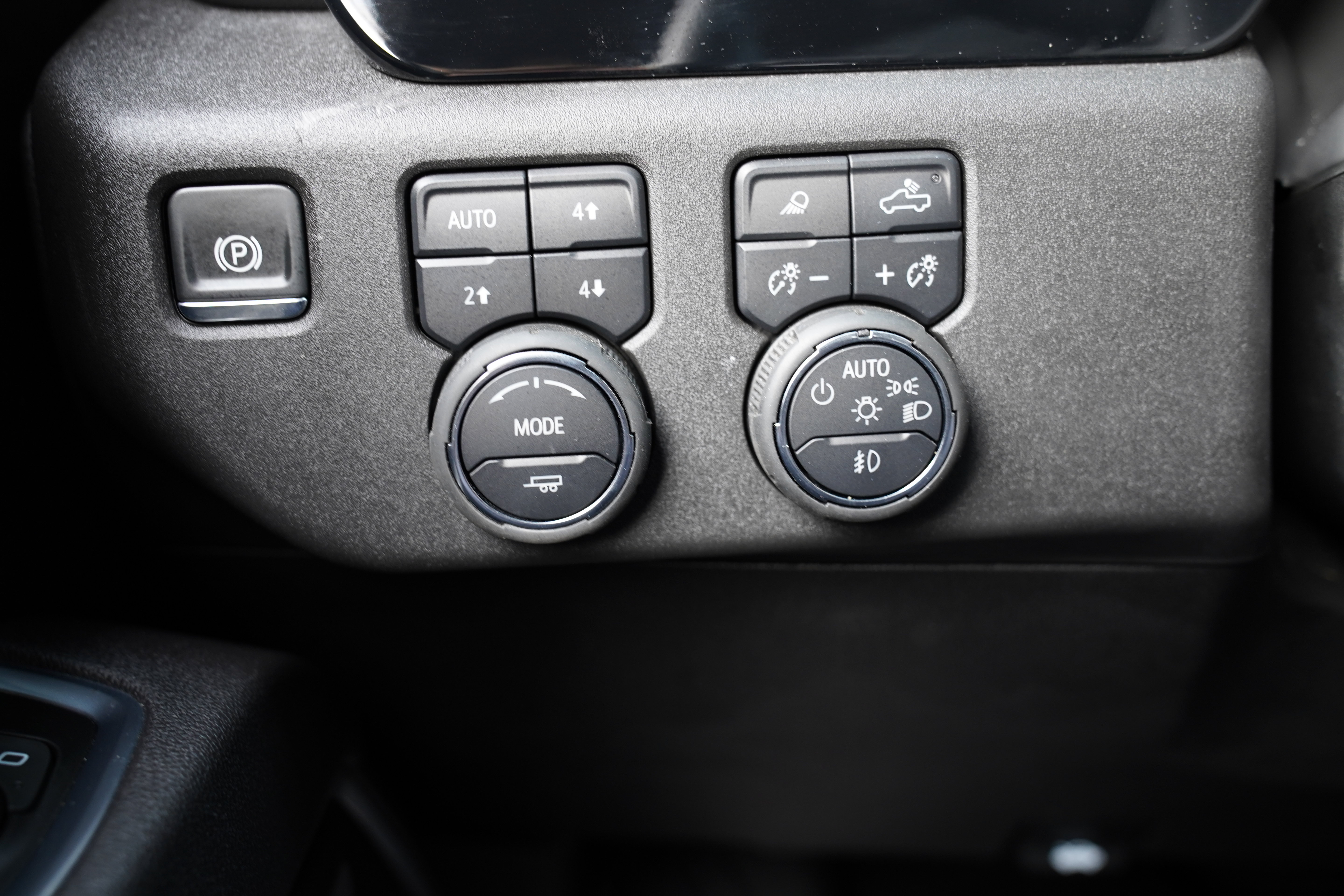 Used 2025 Chevrolet Silverado 3500 LTZ w/ LTZ Convenience Package AWD/4WD image 31