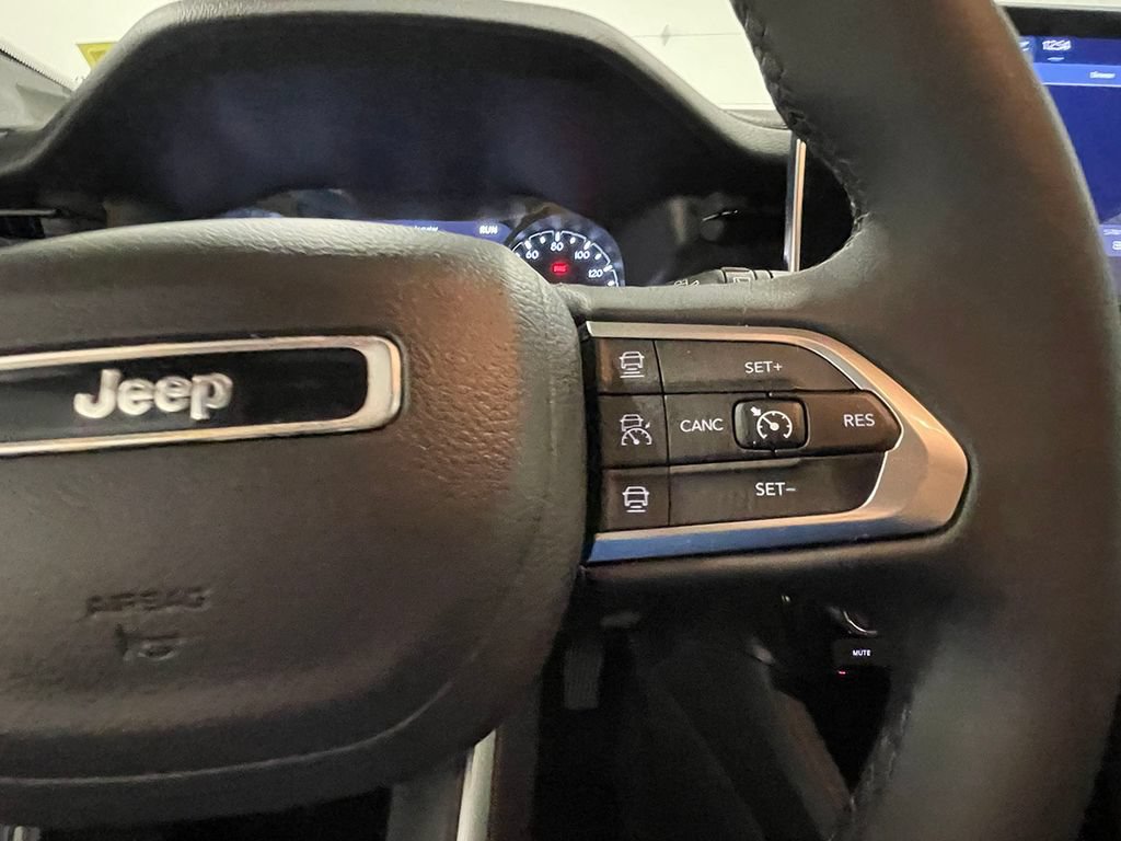 Used 2026 Jeep Compass Limited AWD/4WD image 36