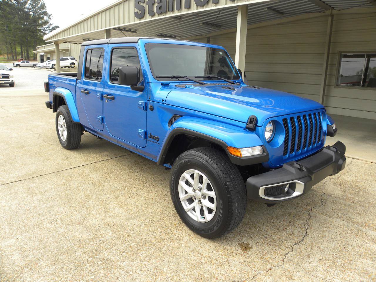Used 2023 Jeep Gladiator Sport AWD/4WD image 4