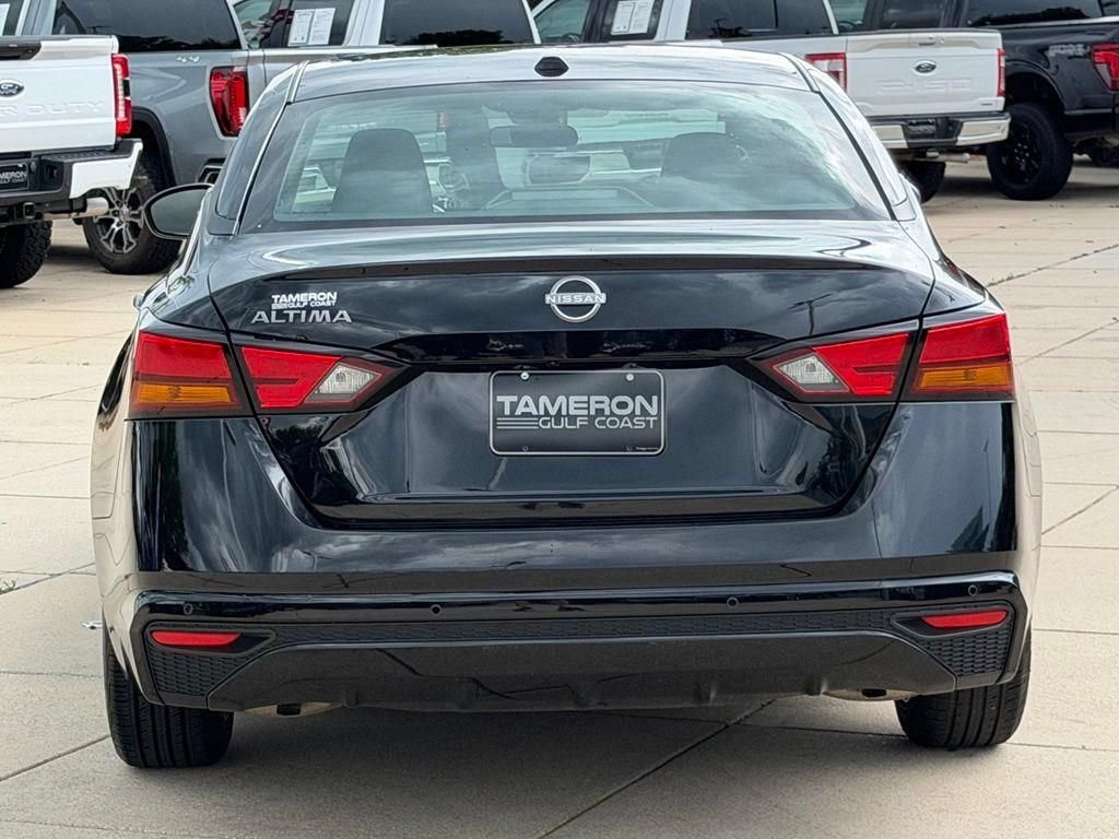 Used 2025 Nissan Altima 2.5 SV FWD image 3