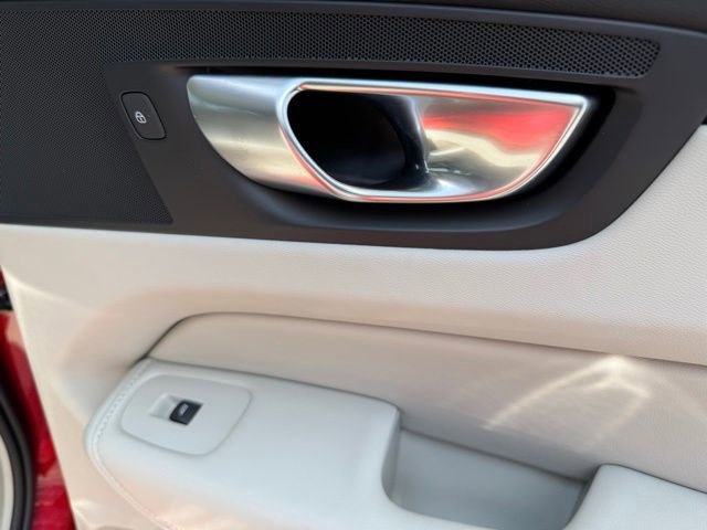 Used 2024 Volvo XC60 B5 Ultimate image 42