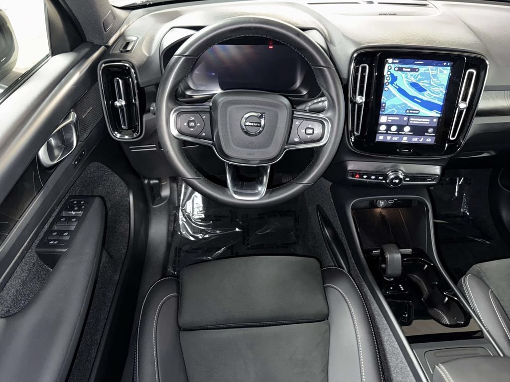 Used 2023 Volvo XC40 Recharge Ultimate w/ Protection Package Premier AWD/4WD image 4