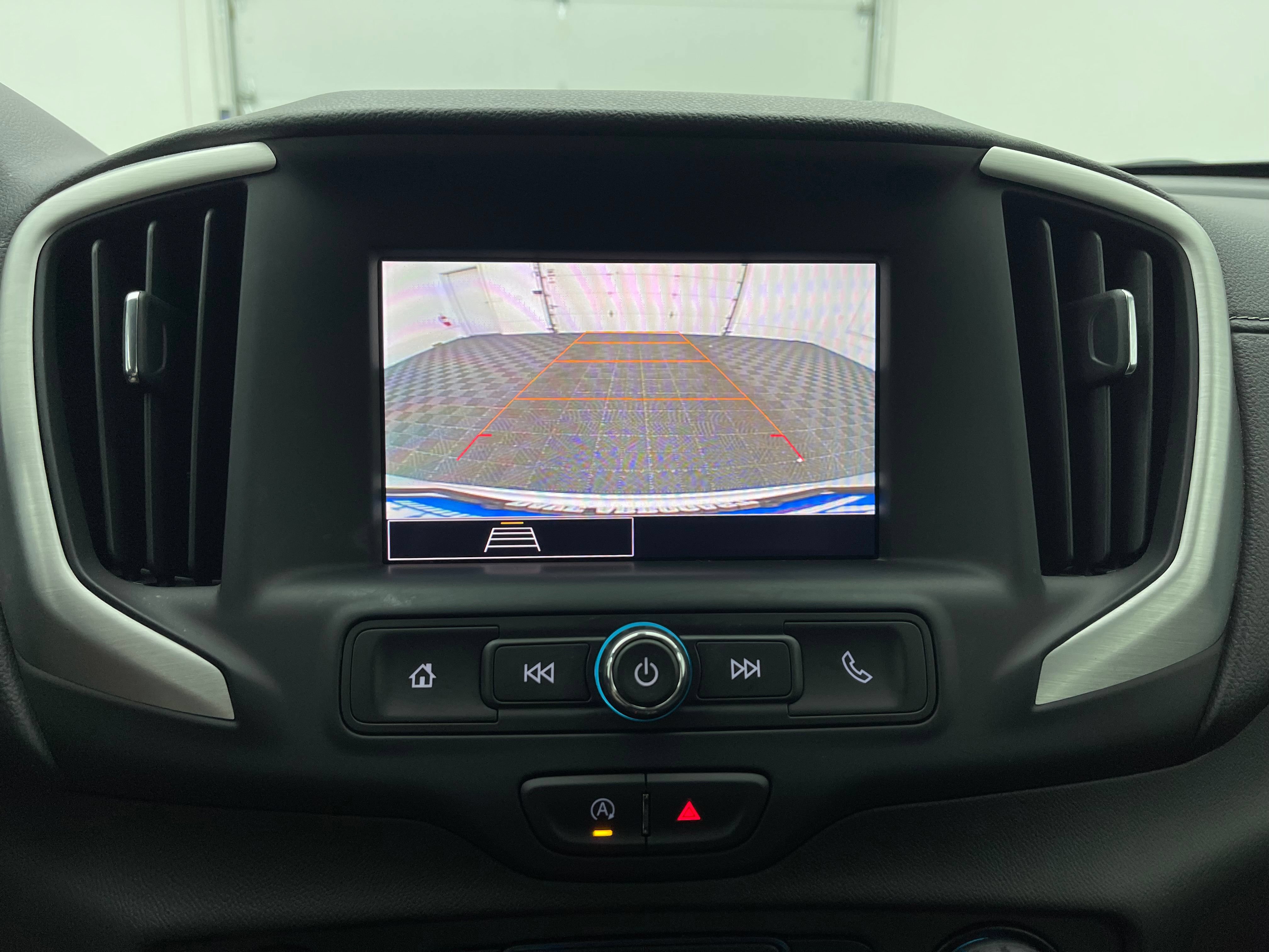 Used 2024 GMC Terrain SLE FWD image 3