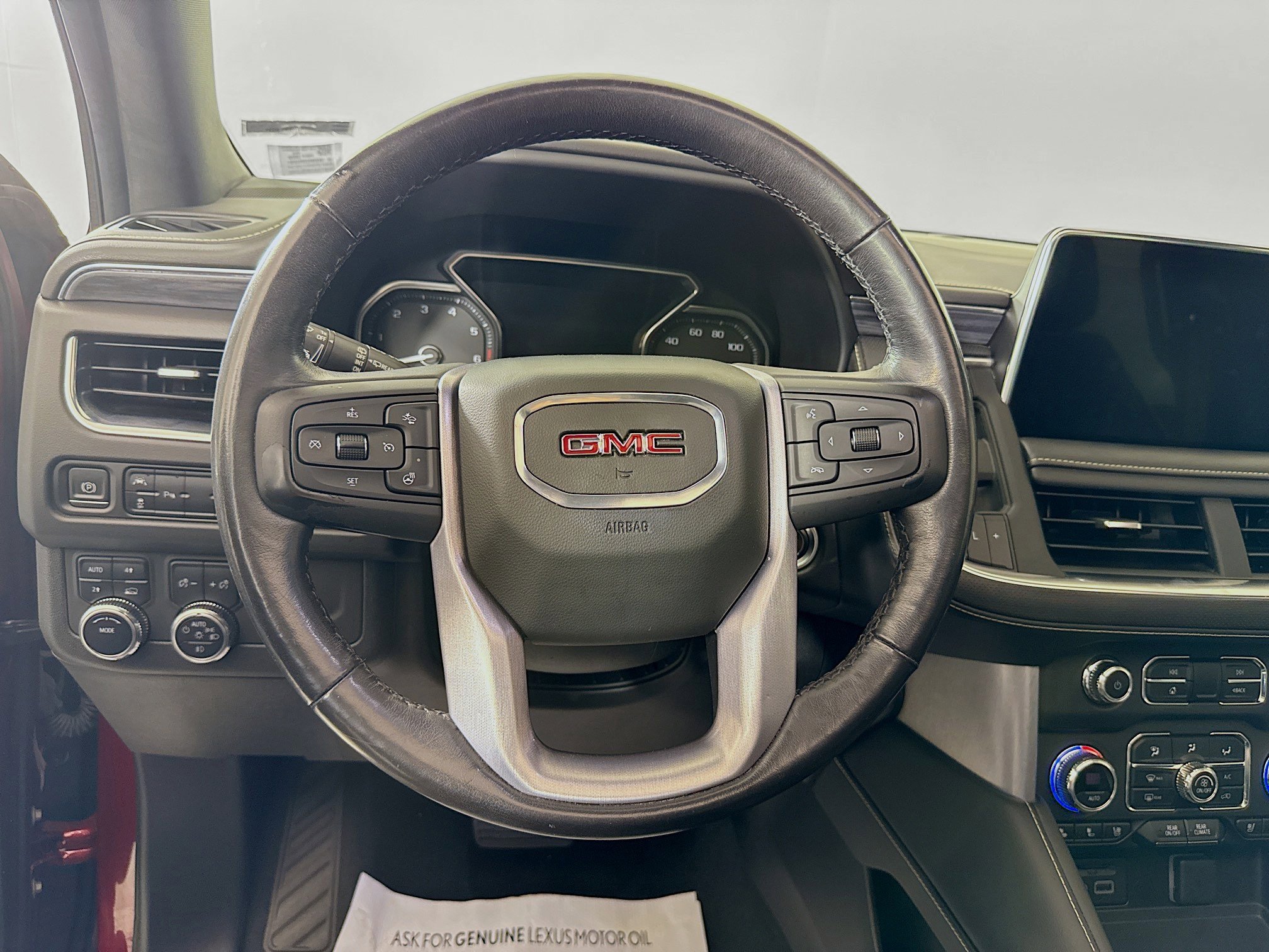 Used 2021 GMC Yukon SLT w/ SLT Premium Package image 12