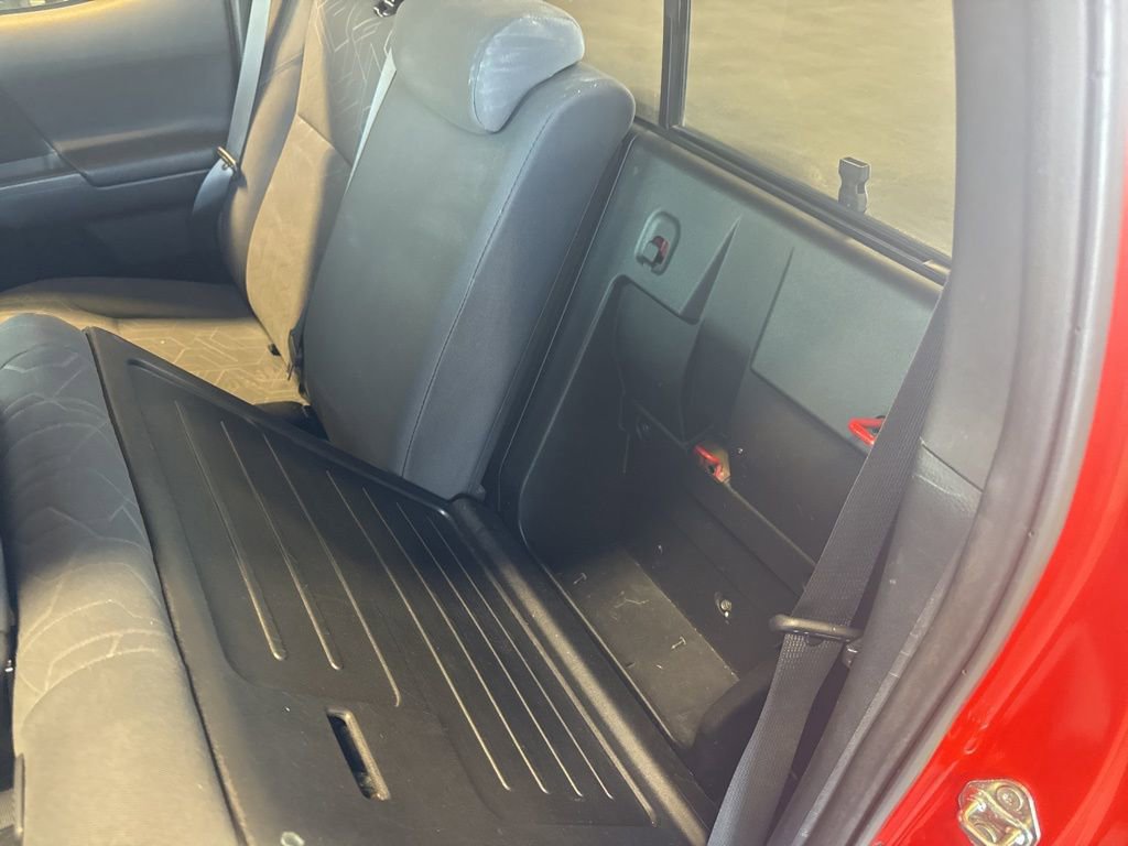 Used 2016 Toyota Tacoma TRD Sport w/ Towing Package image 28