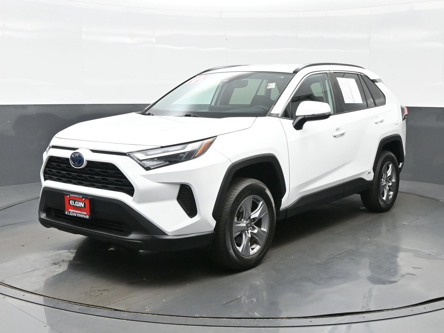 Used 2022 Toyota RAV4 XLE AWD/4WD image 2