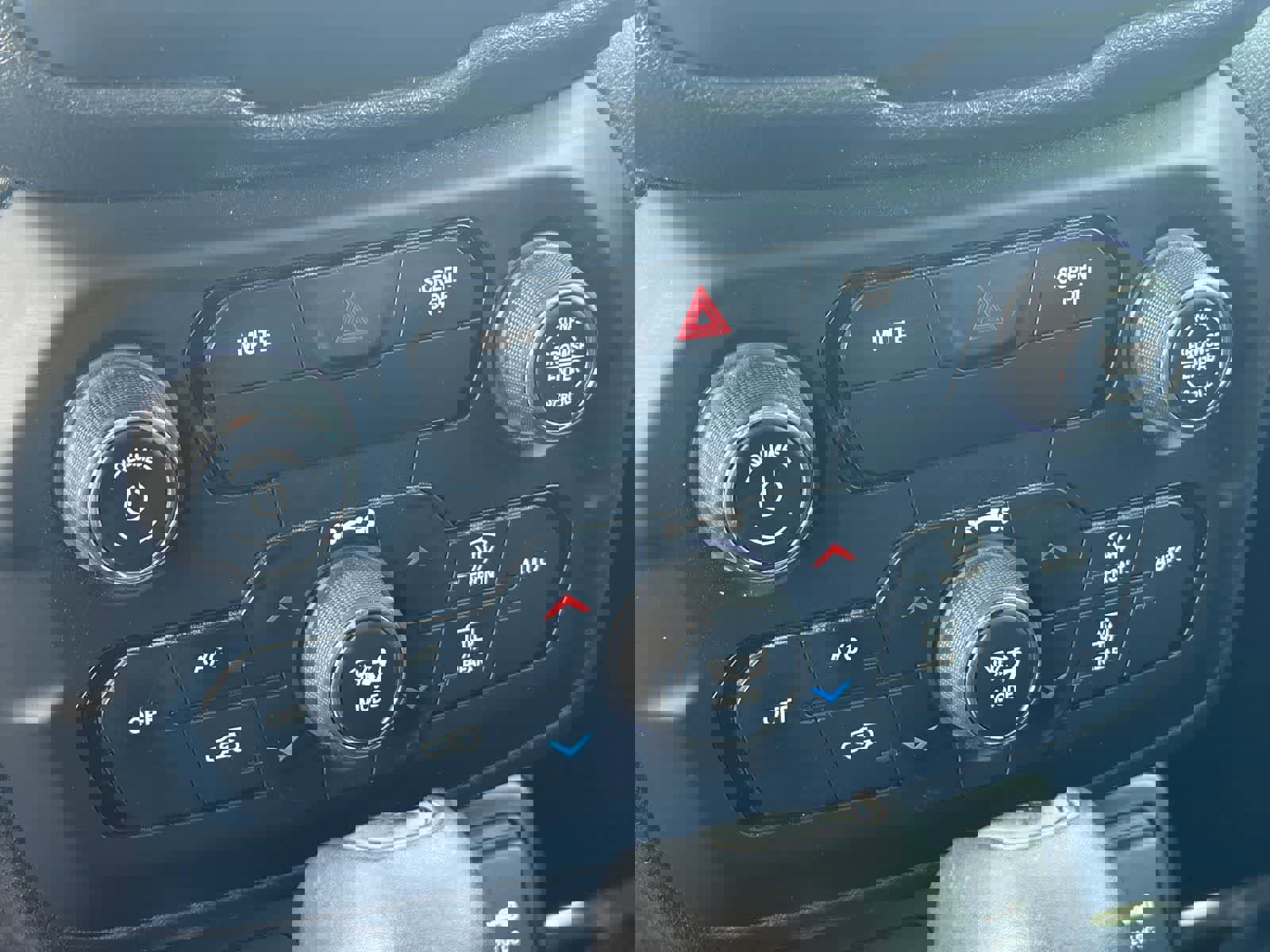 Used 2019 Jeep Renegade Latitude w/ Popular Equipment Group image 24