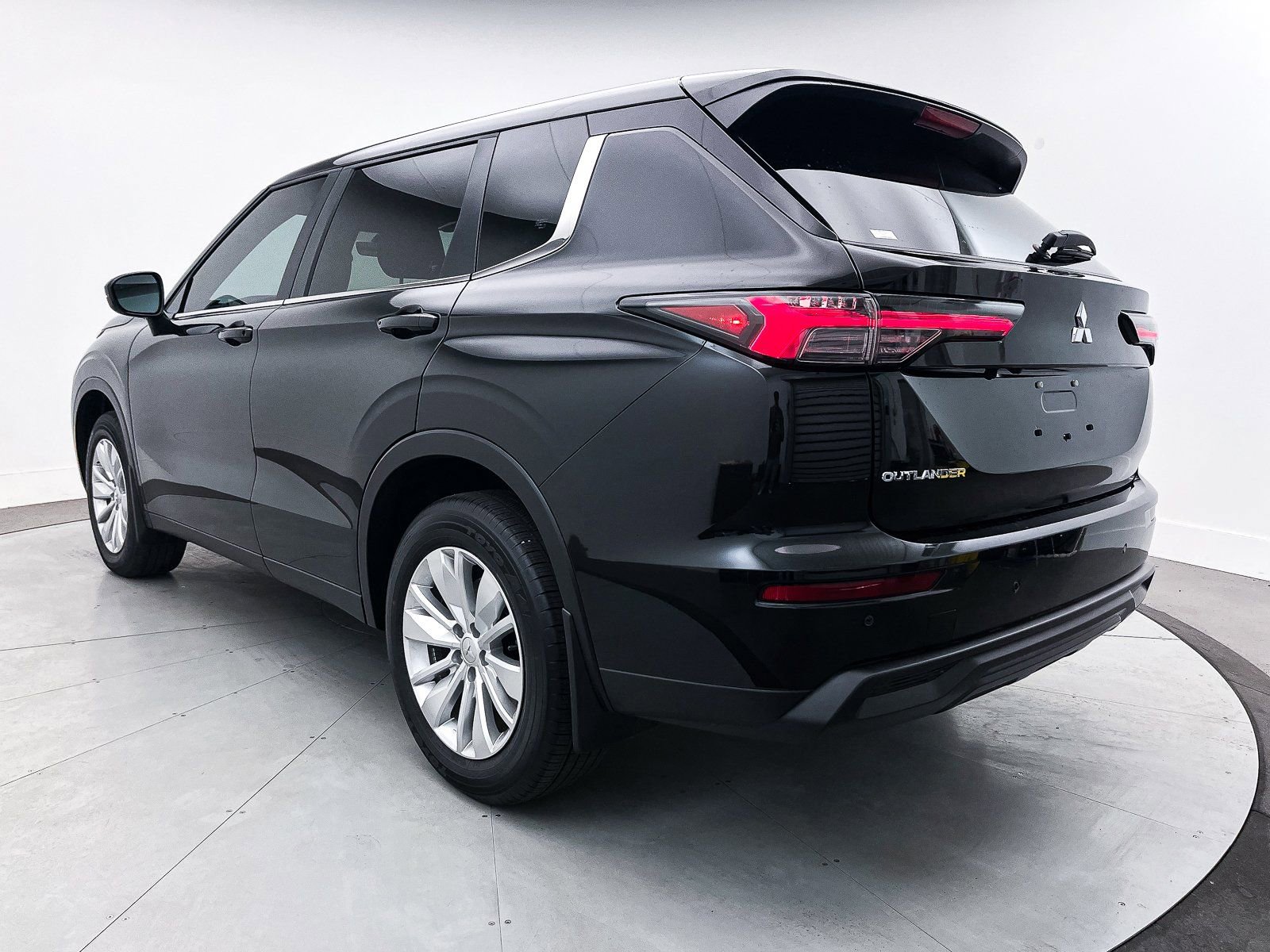 New 2025 Mitsubishi Outlander ES image 5