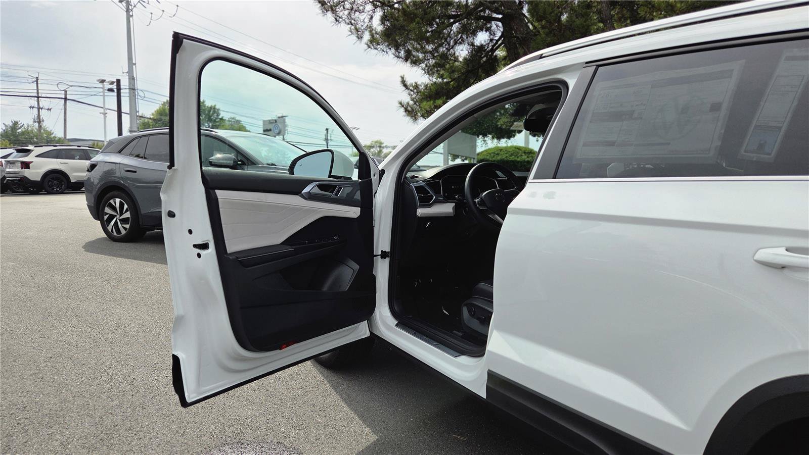 New 2026 Volkswagen Taos SEL AWD/4WD image 11