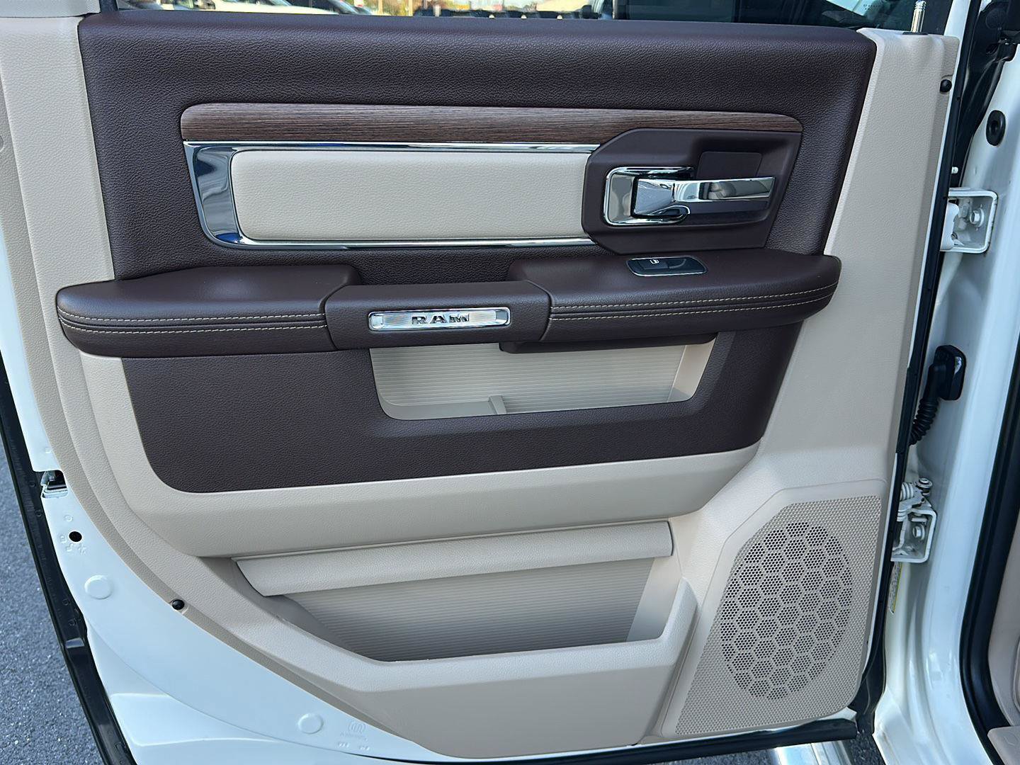 Used 2017 RAM 1500 Laramie w/ Convenience Group AWD/4WD image 11