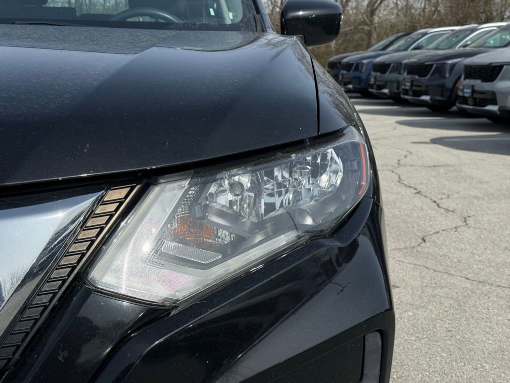 Used 2018 Nissan Rogue S image 4