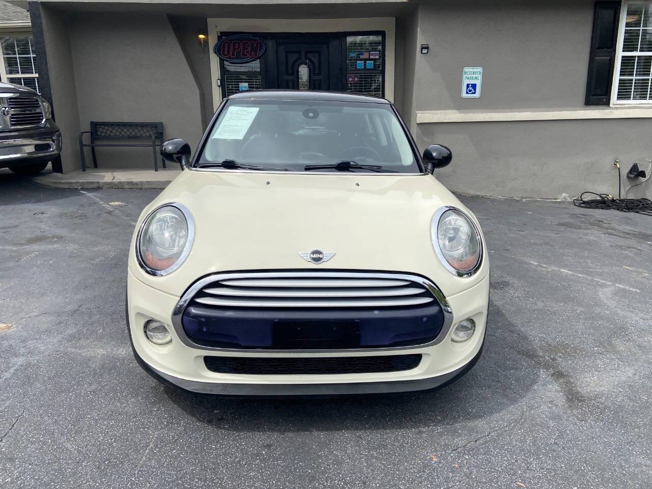 Used 2015 MINI Cooper 2-Door Hardtop image 3