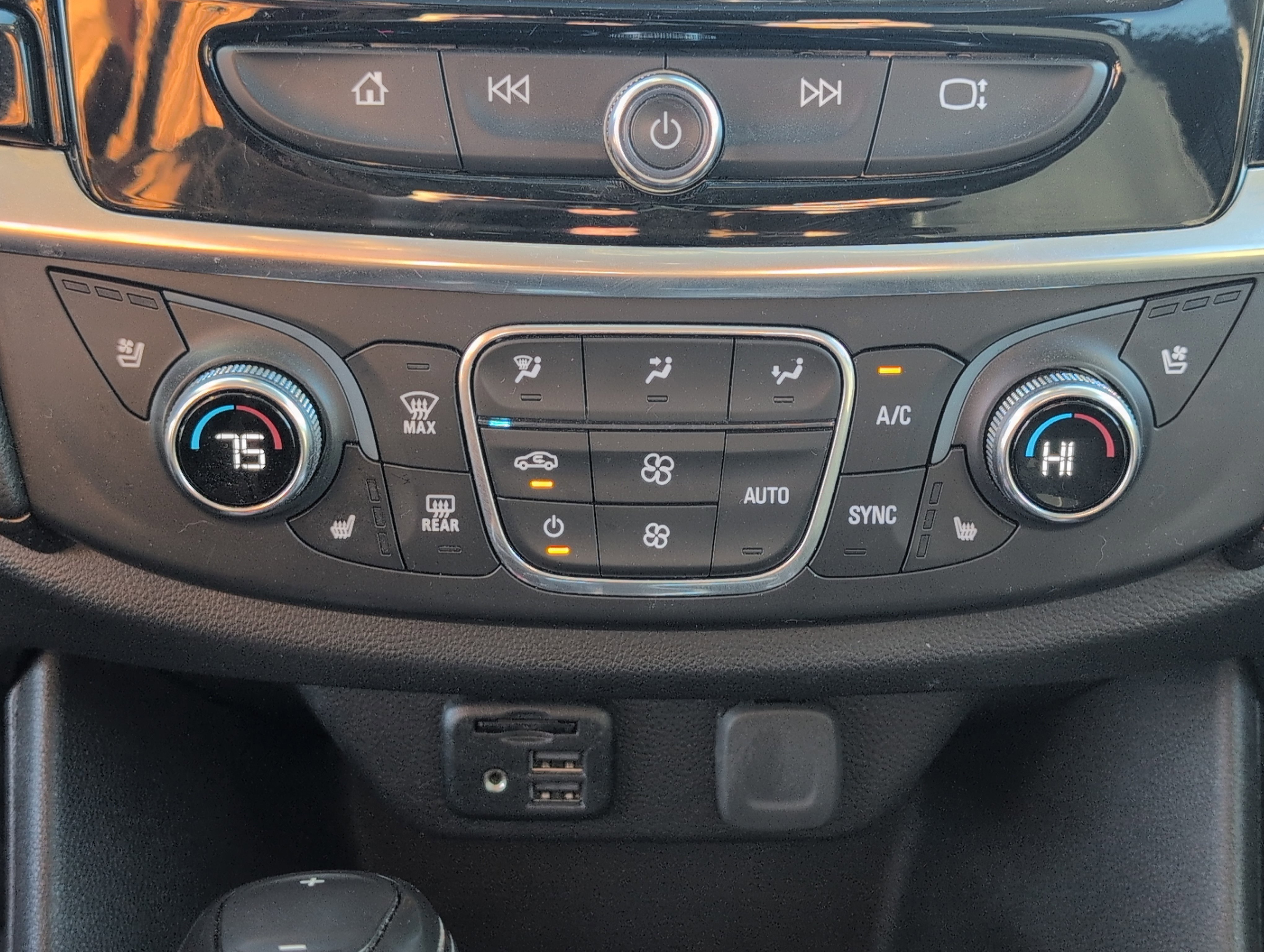 Used 2020 Chevrolet Traverse Premier w/ LPO, Blackout Package image 21