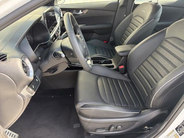 Used 2023 Kia Forte GT-Line w/ GT-Line Premium Package FWD image 9