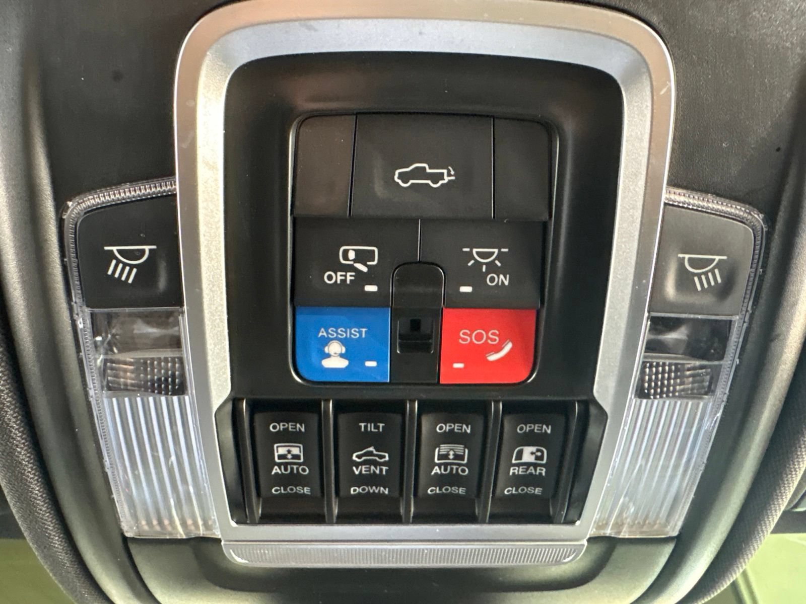 Used 2024 RAM 1500 Laramie AWD/4WD image 24