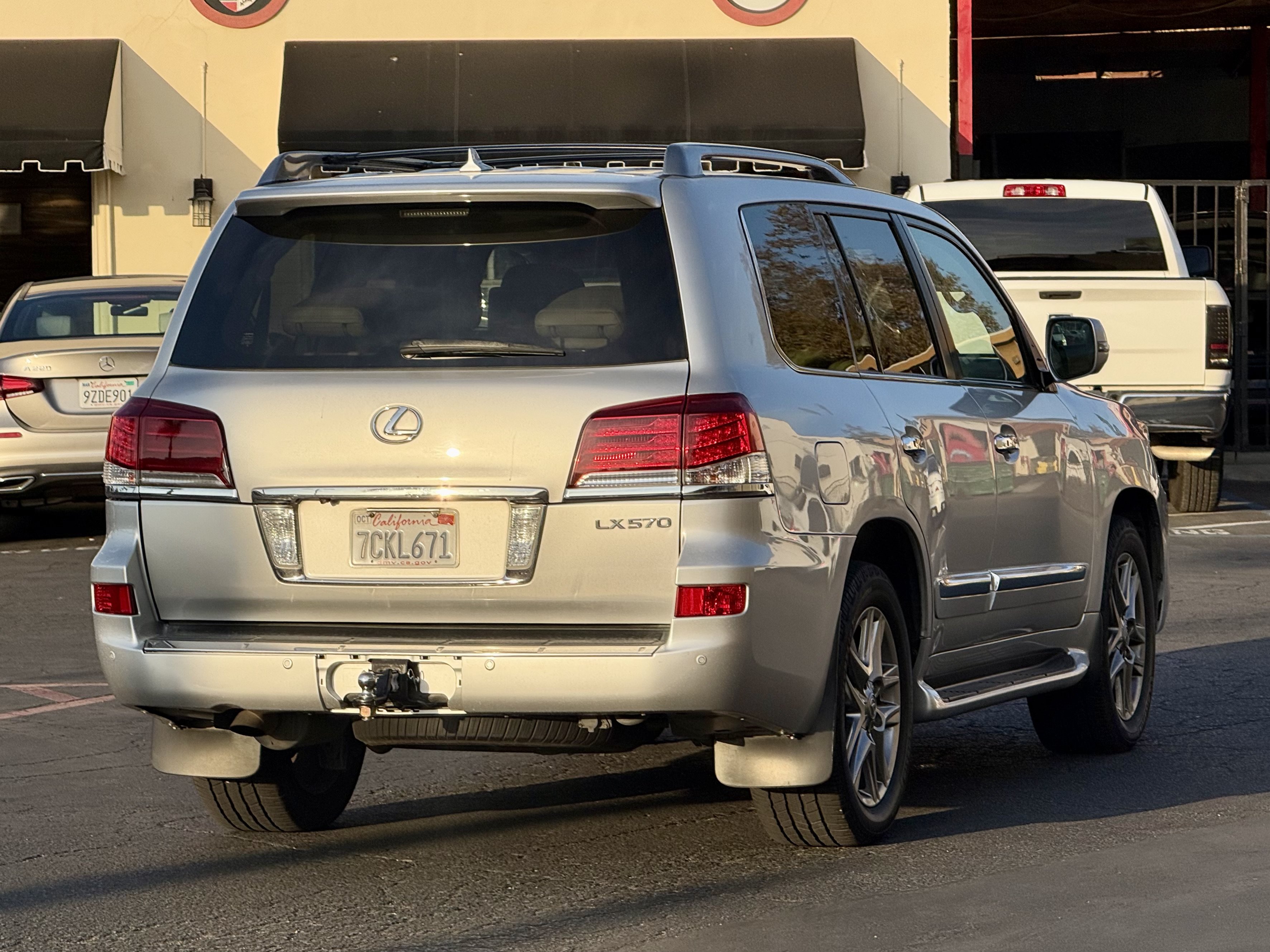 Used 2013 Lexus LX 570 4WD w/ Luxury Pkg image 14