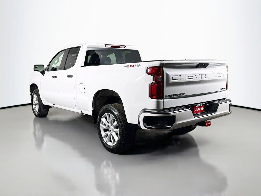 Used 2022 Chevrolet Silverado 1500 Custom AWD/4WD image 3