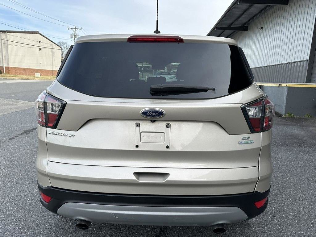 Used 2017 Ford Escape SE FWD image 4